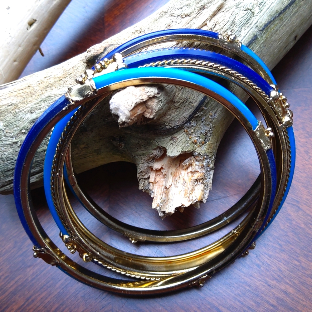 Gorgeous set of 3 Blue & Gold-tone resin Bangles